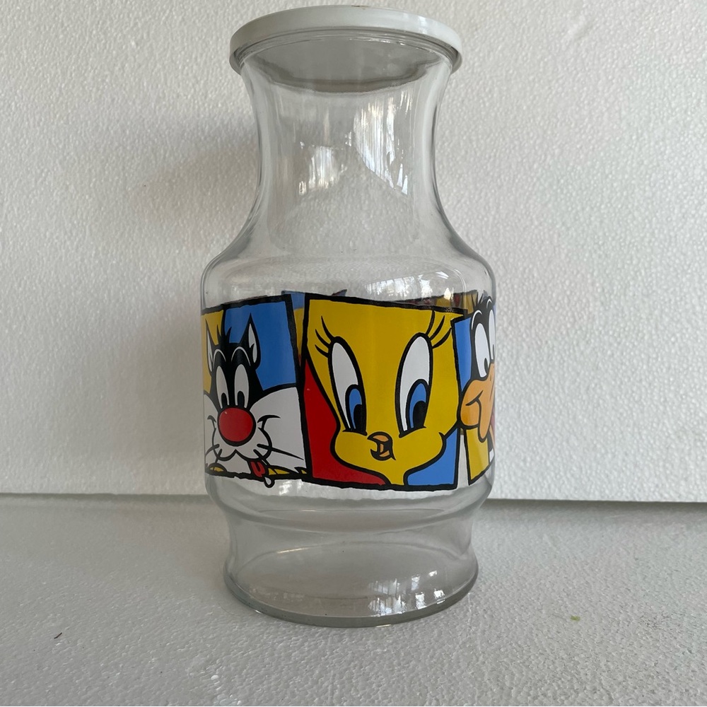 Anchor Hocking vintage Looney Tunes carafe with lid made in the USA